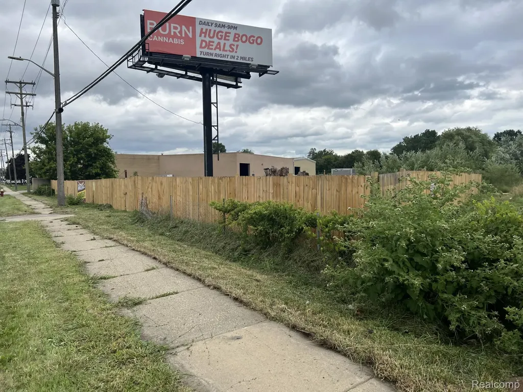 24450 Groesbeck Highway Warren City MI 48089