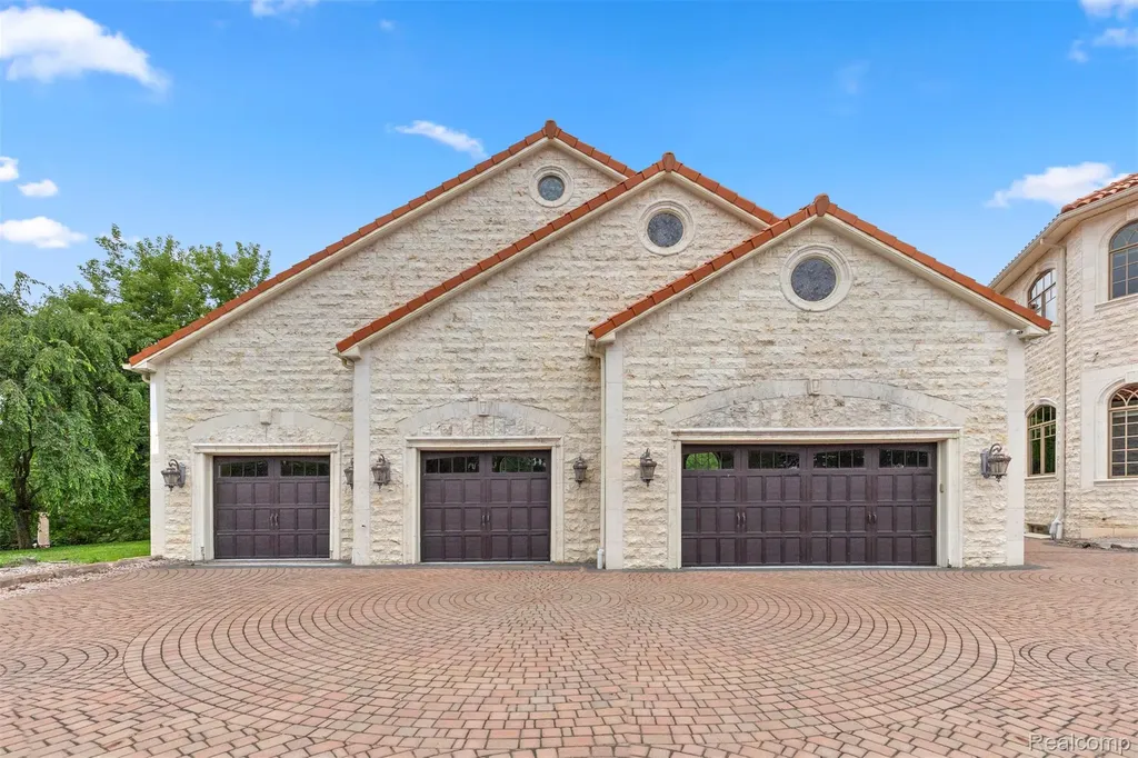 18585 Sheldon Road Northville City MI 48168