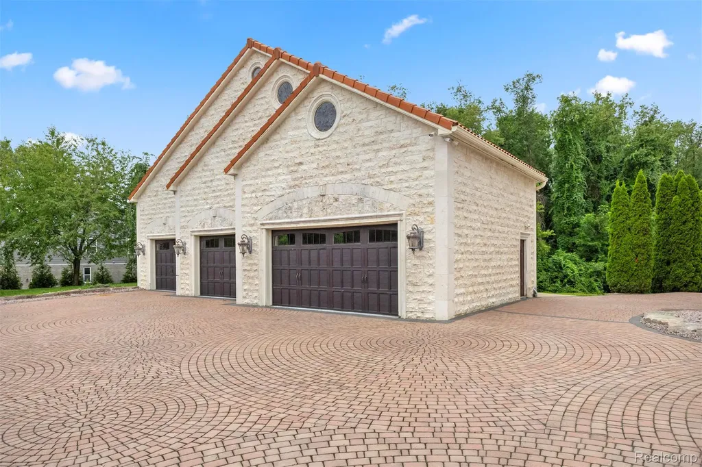 18585 Sheldon Road Northville City MI 48168