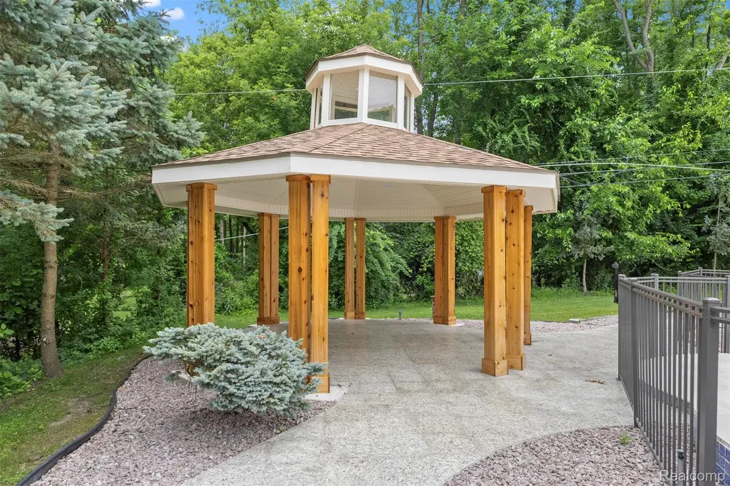18585 Sheldon Road Northville City MI 48168