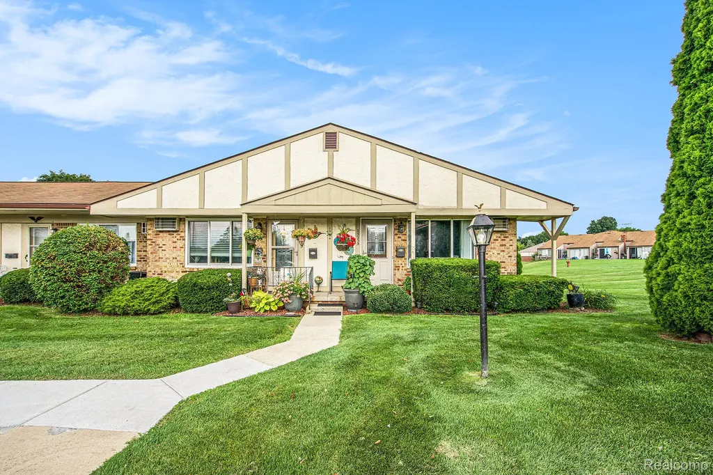 25235 Franklin Terrace Road South Lyon City MI 48178