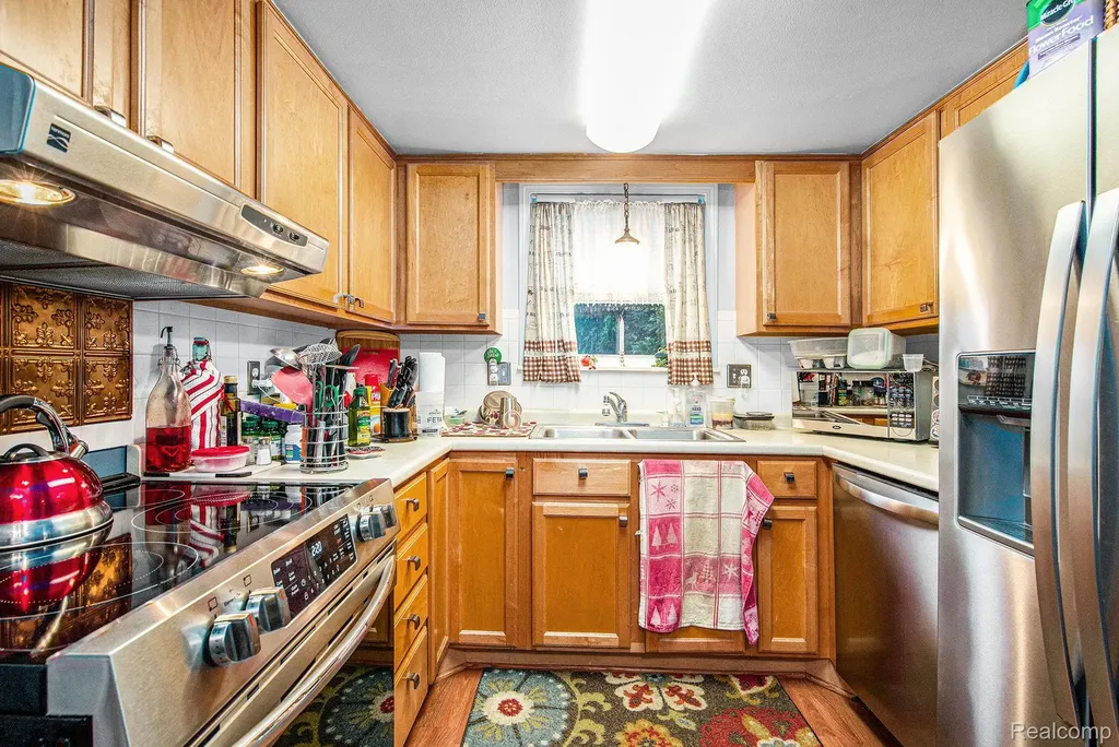 25235 Franklin Terrace Road South Lyon City MI 48178