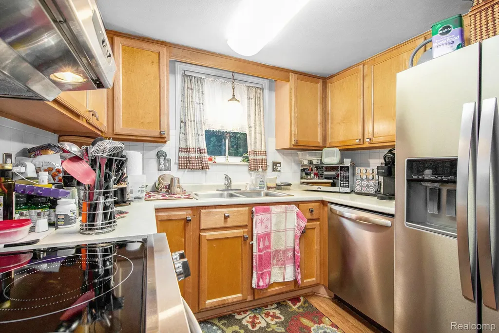 25235 Franklin Terrace Road South Lyon City MI 48178