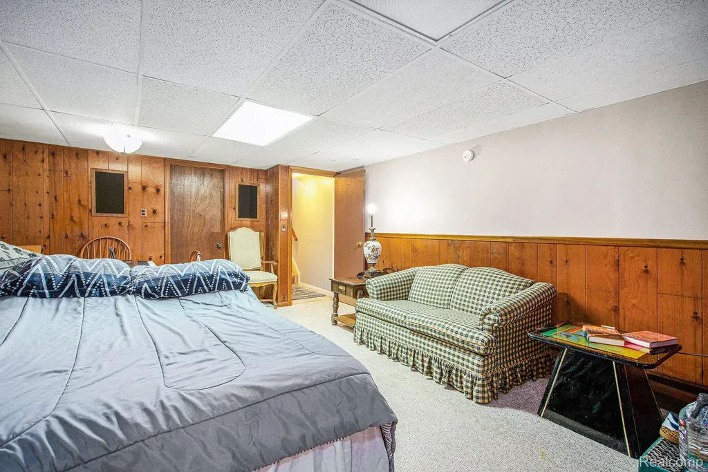 25235 Franklin Terrace Road South Lyon City MI 48178
