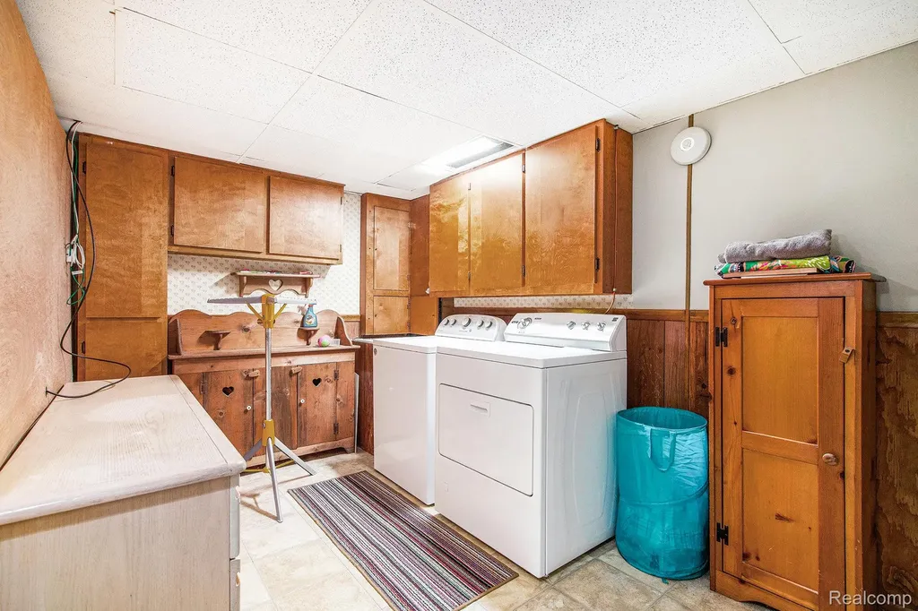 25235 Franklin Terrace Road South Lyon City MI 48178