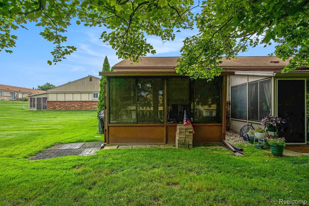 25235 Franklin Terrace Road South Lyon City MI 48178