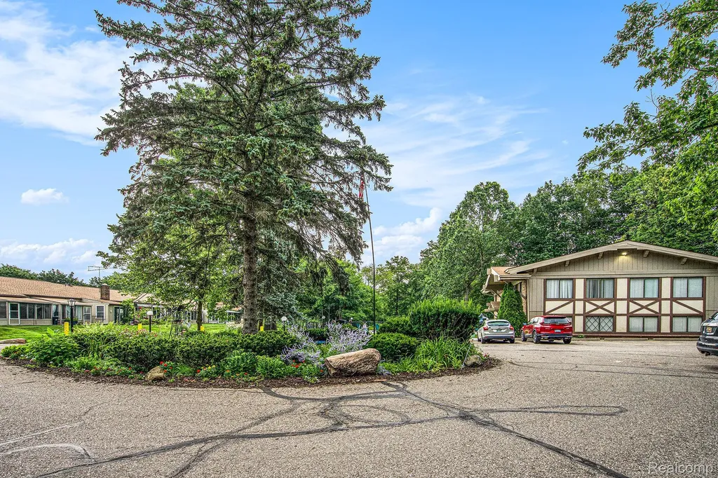 25235 Franklin Terrace Road South Lyon City MI 48178