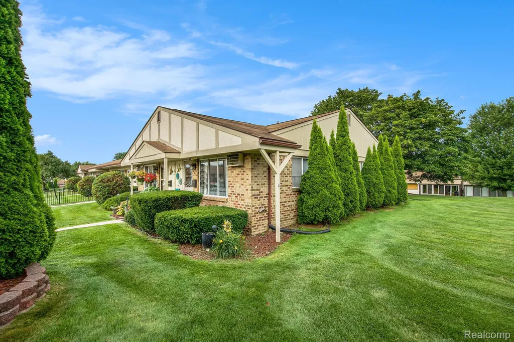 25235 Franklin Terrace Road South Lyon City MI 48178