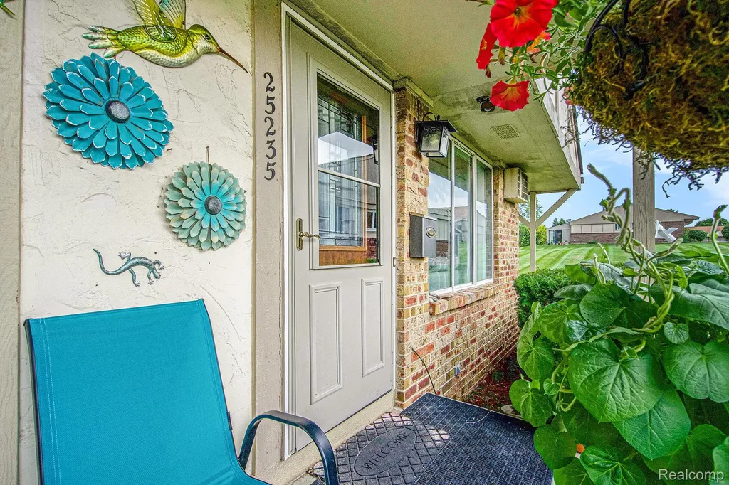 25235 Franklin Terrace Road South Lyon City MI 48178