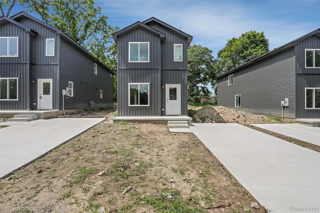 57 N. Roselawn Pontiac City MI 48342