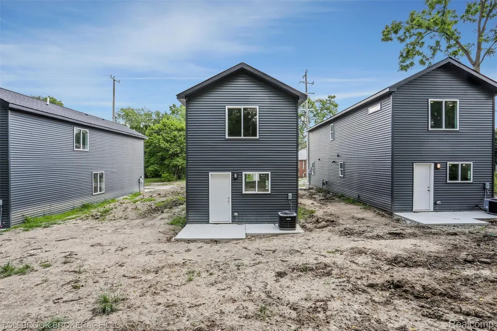 57 N. Roselawn Pontiac City MI 48342