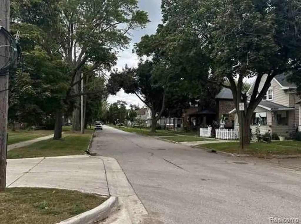 109 N Thompson Street Jackson City MI 49202