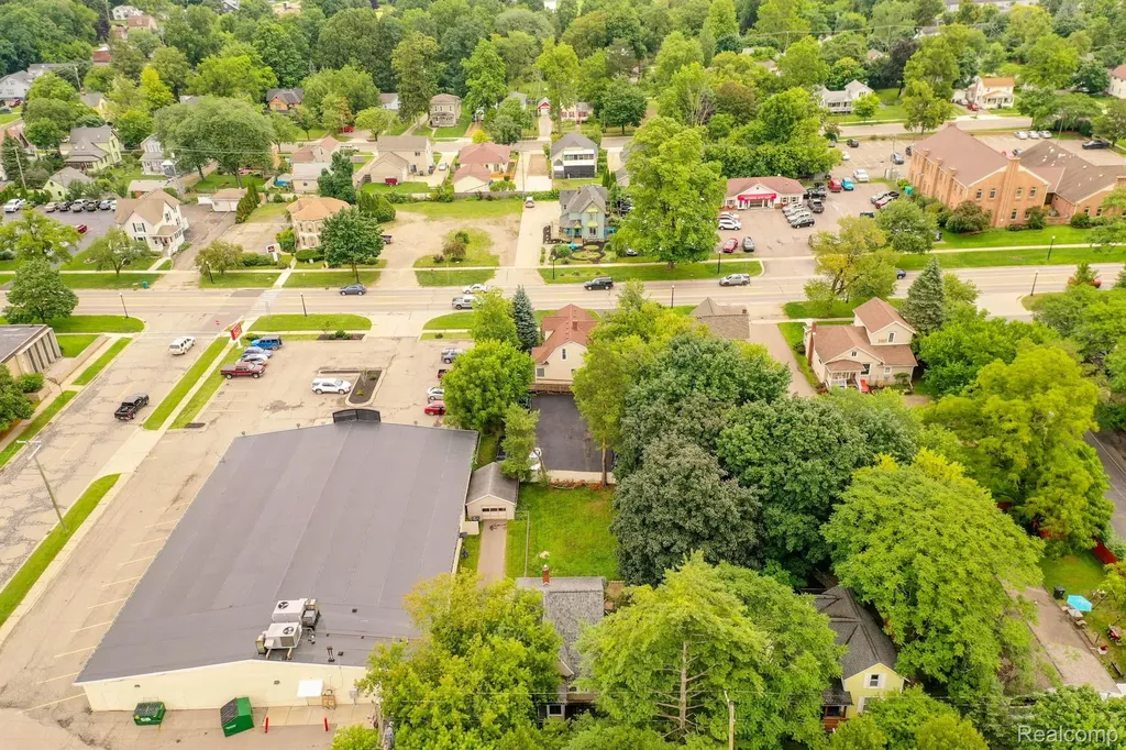 515 E Grand River Avenue Howell City MI 48843