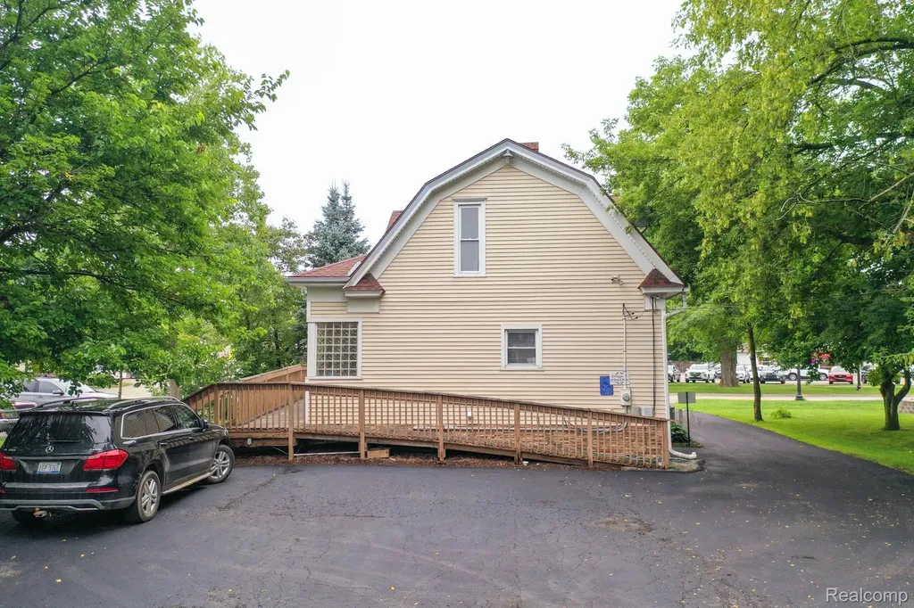 515 E Grand River Avenue Howell City MI 48843