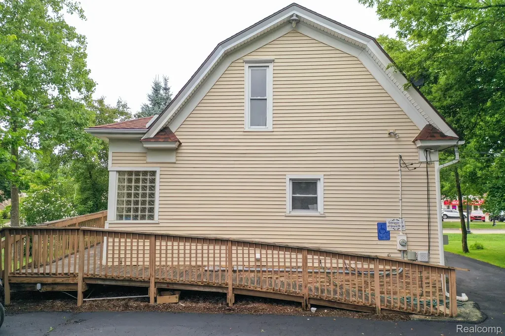 515 E Grand River Avenue Howell City MI 48843