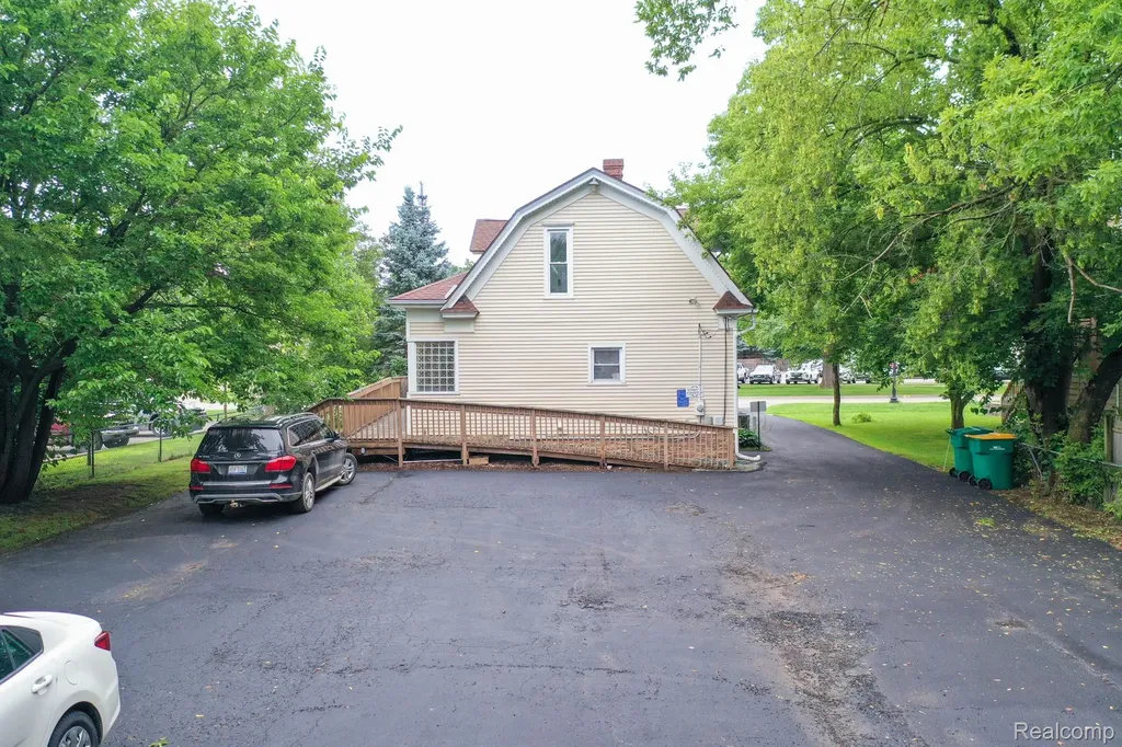515 E Grand River Avenue Howell City MI 48843