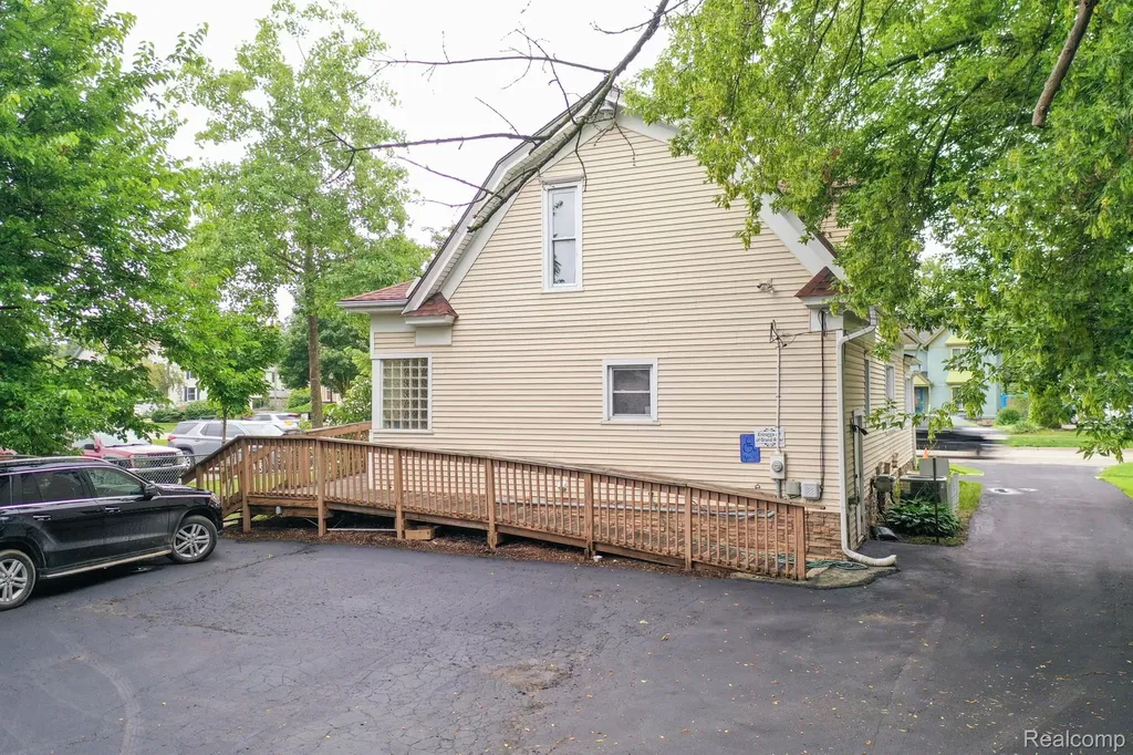 515 E Grand River Avenue Howell City MI 48843