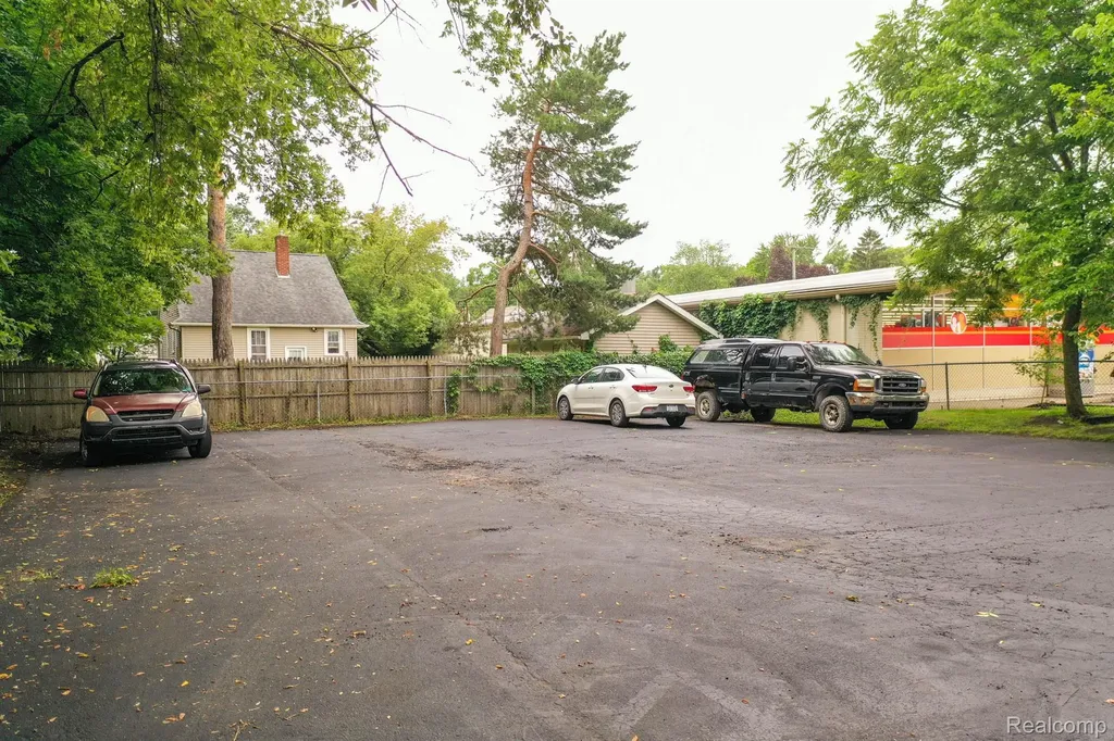 515 E Grand River Avenue Howell City MI 48843