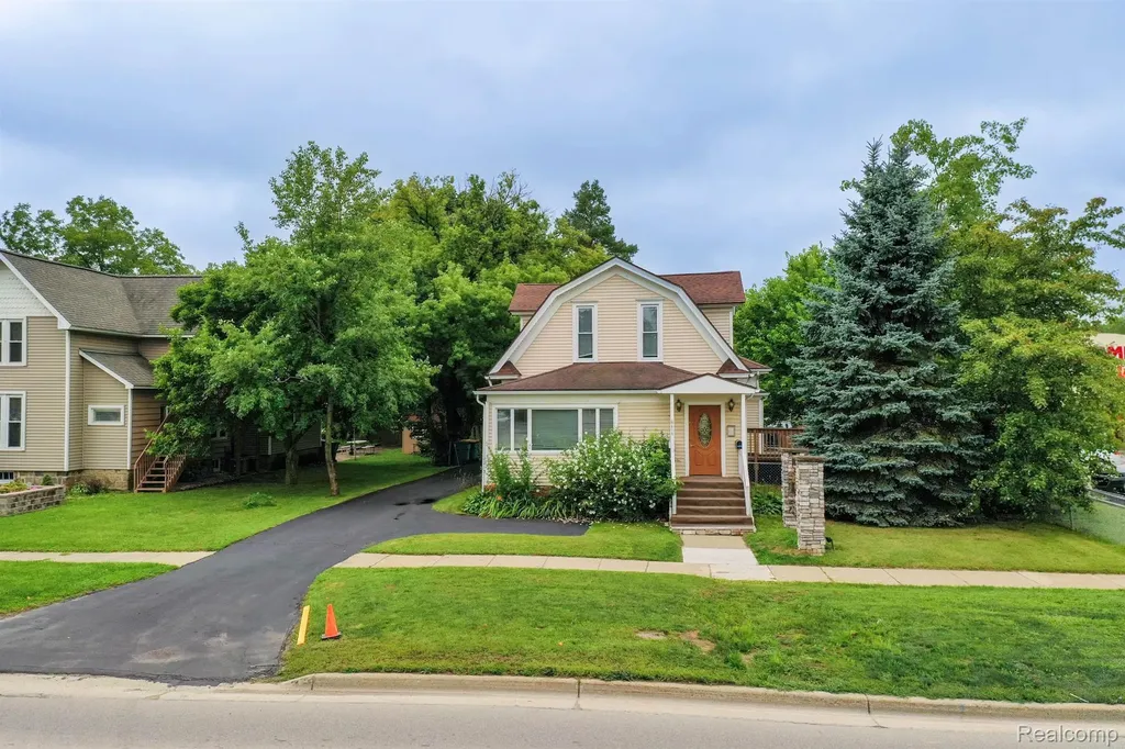 515 E Grand River Avenue Howell City MI 48843