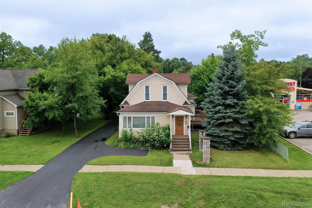 515 E Grand River Avenue Howell City MI 48843