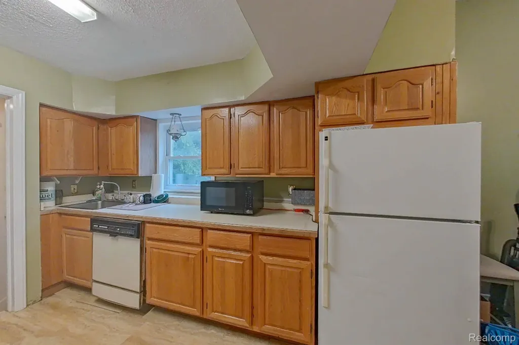 515 E Grand River Avenue Howell City MI 48843