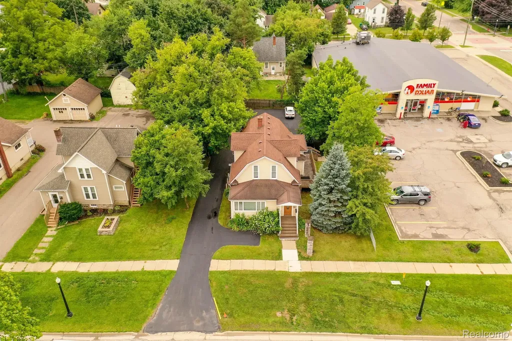 515 E Grand River Avenue Howell City MI 48843