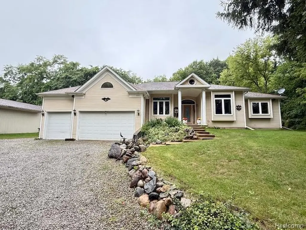 889 Cronkite Drive Orion Charter Township MI 48362