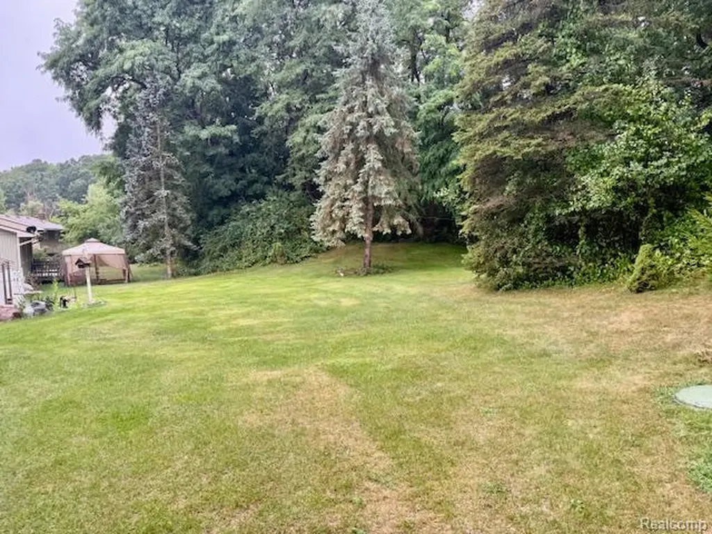889 Cronkite Drive Orion Charter Township MI 48362
