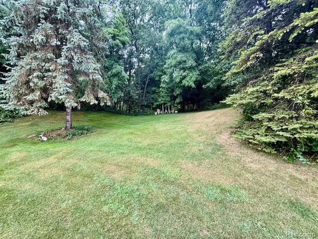 889 Cronkite Drive Orion Charter Township MI 48362