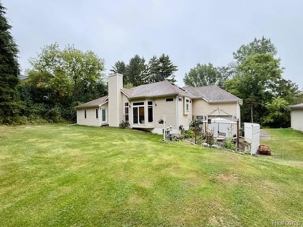 889 Cronkite Drive Orion Charter Township MI 48362