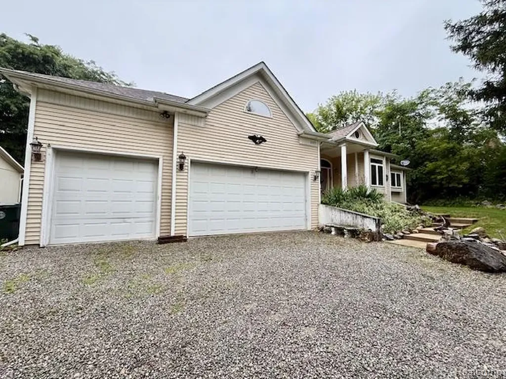 889 Cronkite Drive Orion Charter Township MI 48362