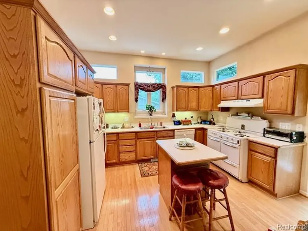 889 Cronkite Drive Orion Charter Township MI 48362