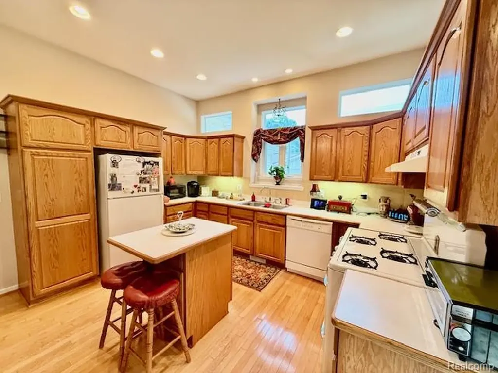 889 Cronkite Drive Orion Charter Township MI 48362