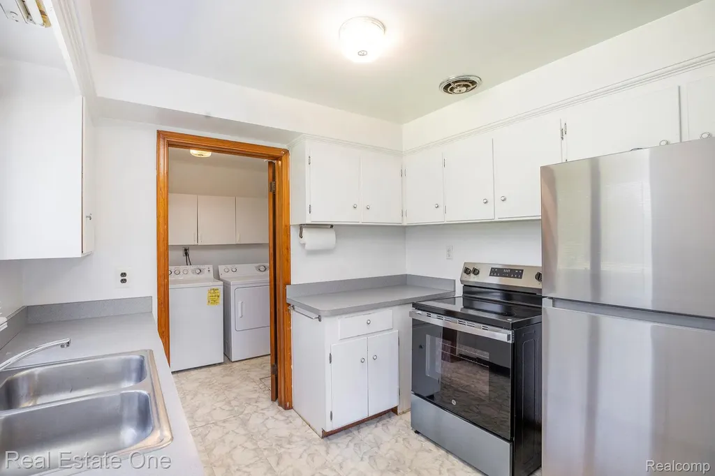 51341 Neumaier Drive Shelby Charter Township MI 48316
