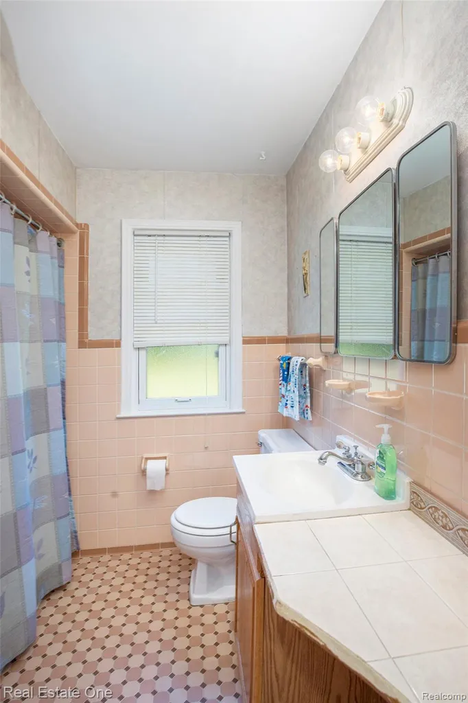 51341 Neumaier Drive Shelby Charter Township MI 48316