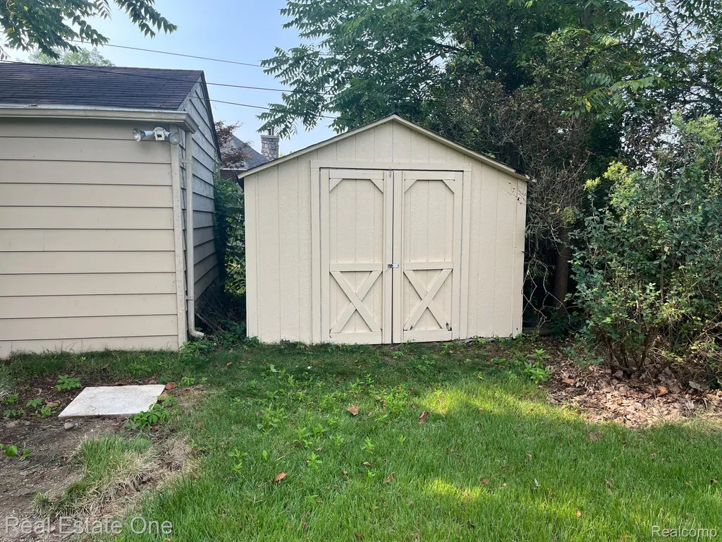 51341 Neumaier Drive Shelby Charter Township MI 48316