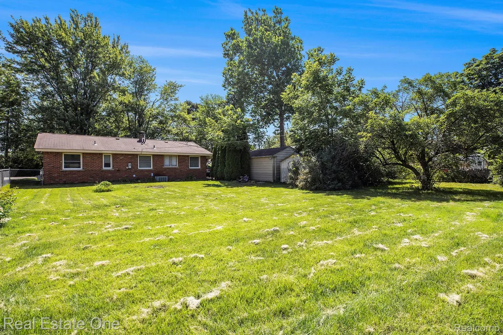 51341 Neumaier Drive Shelby Charter Township MI 48316