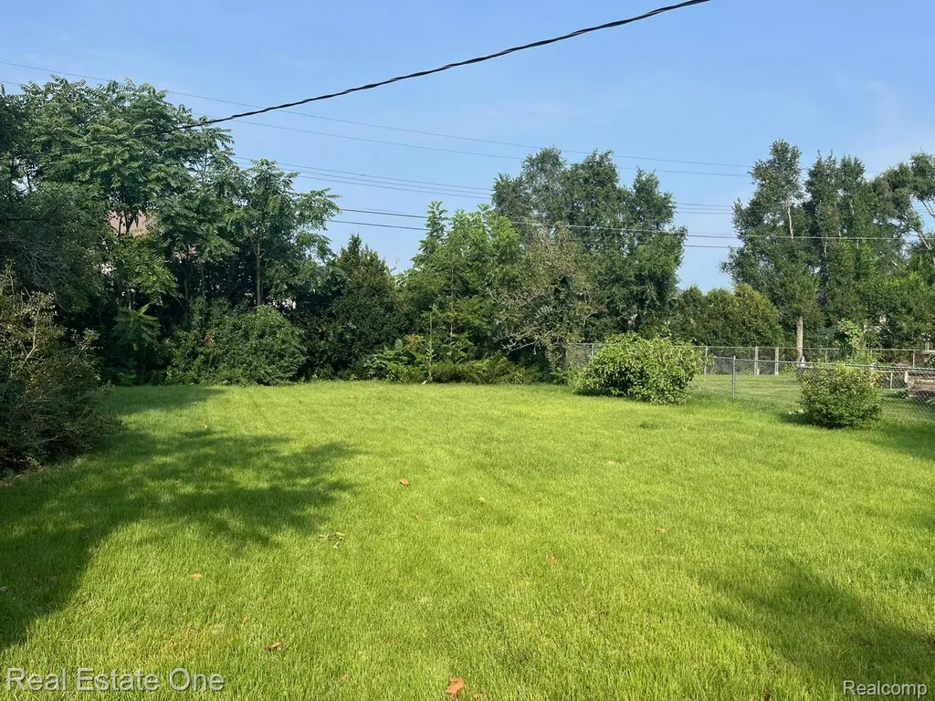51341 Neumaier Drive Shelby Charter Township MI 48316