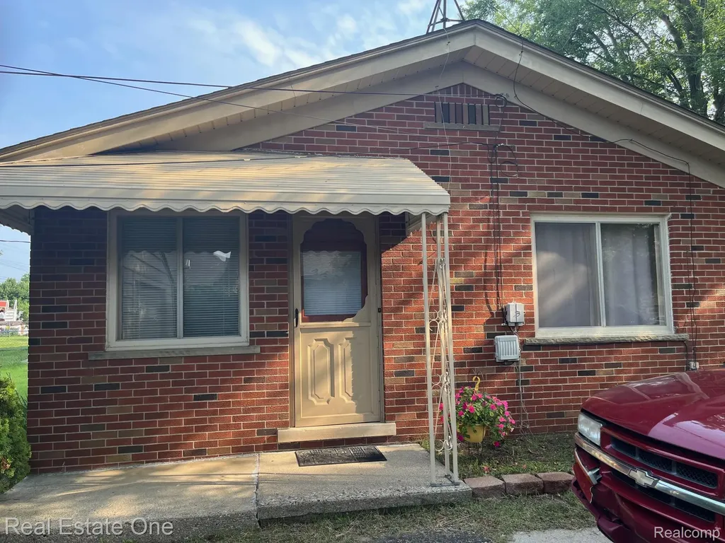 51341 Neumaier Drive Shelby Charter Township MI 48316