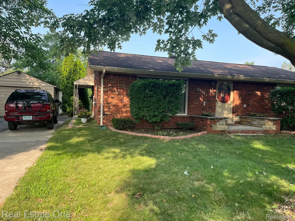 51341 Neumaier Drive Shelby Charter Township MI 48316