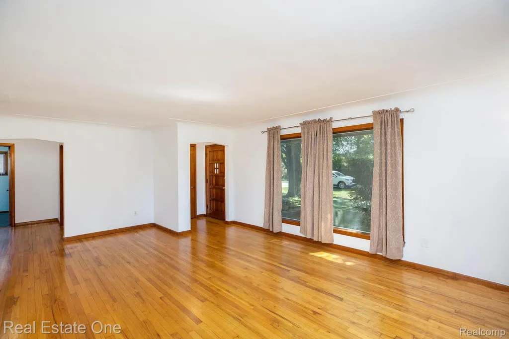 51341 Neumaier Drive Shelby Charter Township MI 48316