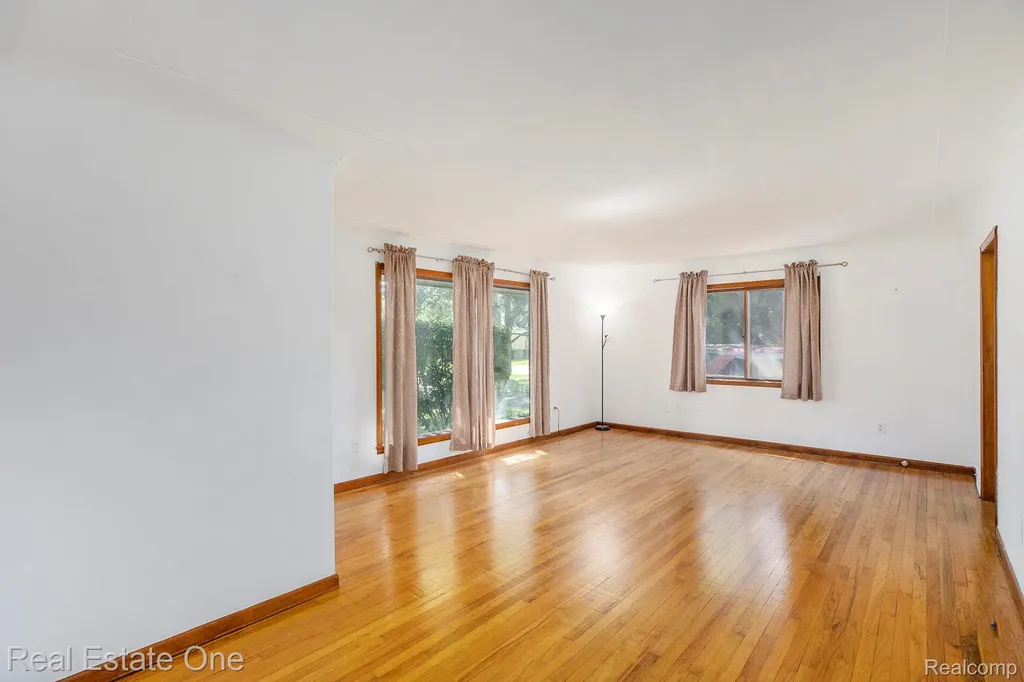 51341 Neumaier Drive Shelby Charter Township MI 48316