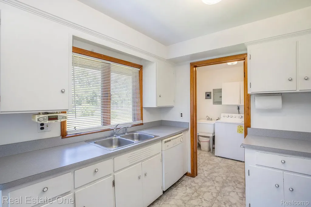 51341 Neumaier Drive Shelby Charter Township MI 48316