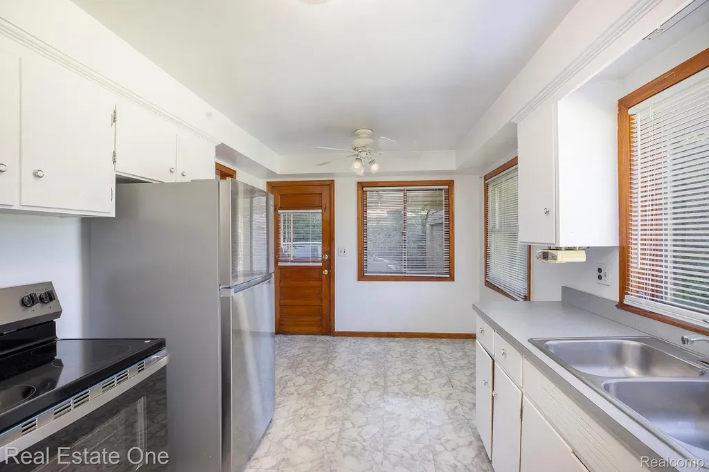 51341 Neumaier Drive Shelby Charter Township MI 48316