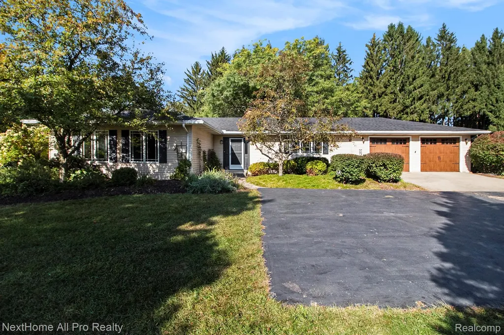 7195 Curtis Road Salem Township MI 48168