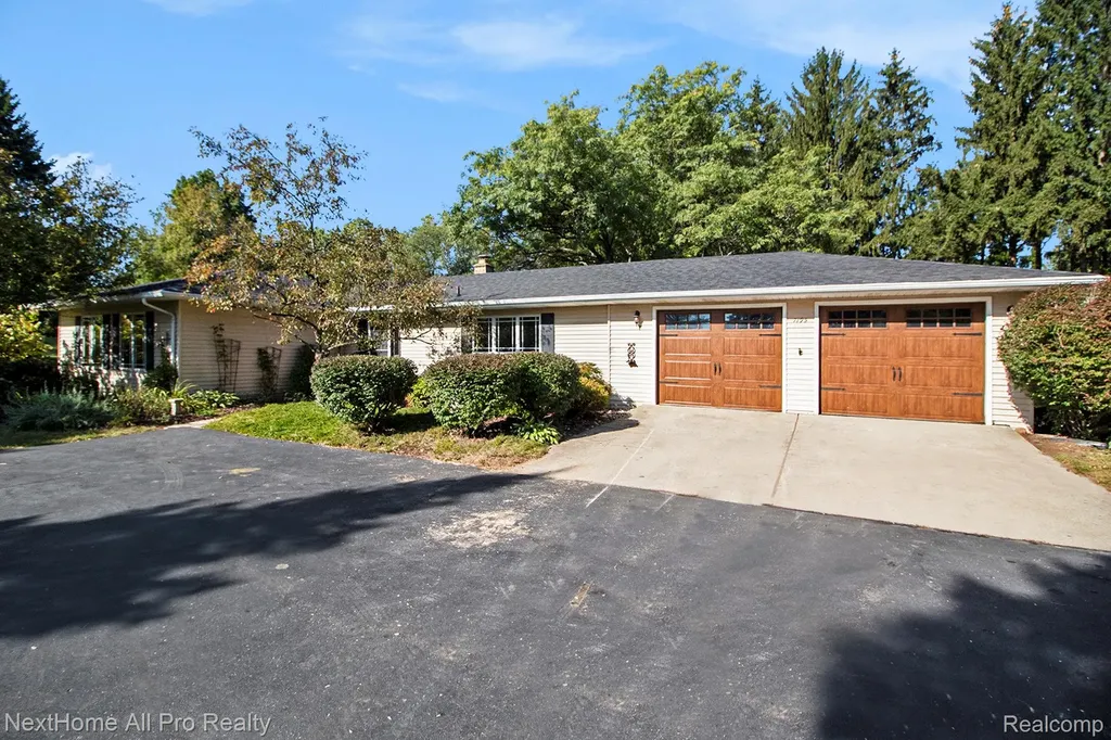 7195 Curtis Road Salem Township MI 48168