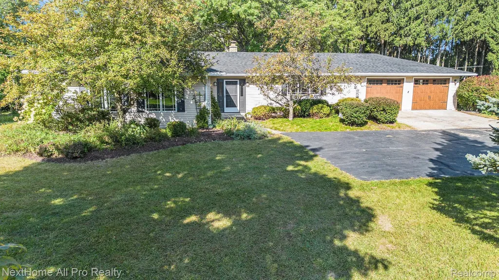 7195 Curtis Road Salem Township MI 48168