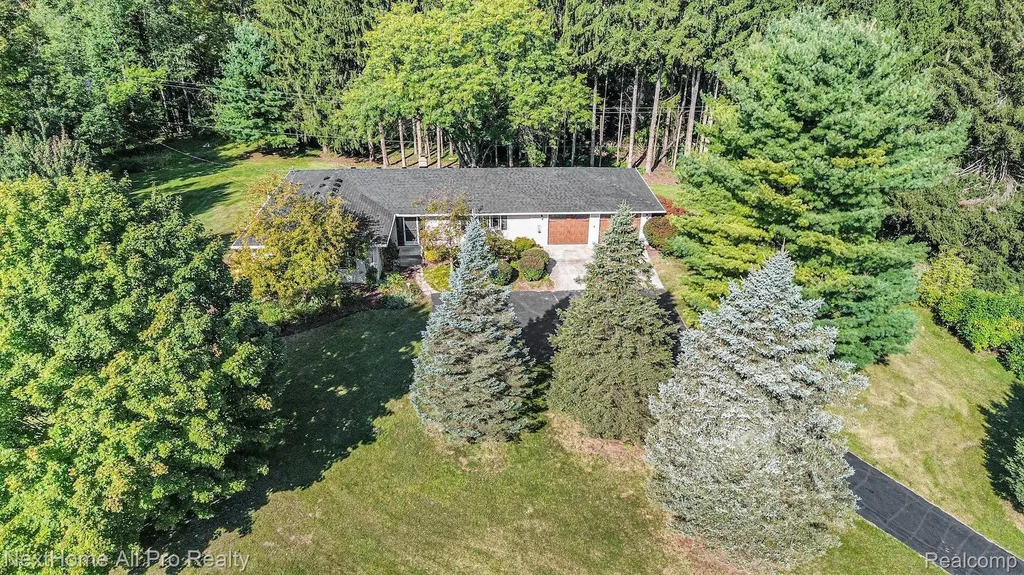 7195 Curtis Road Salem Township MI 48168