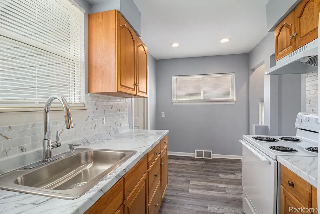 1054 E Troy Street Ferndale City MI 48220