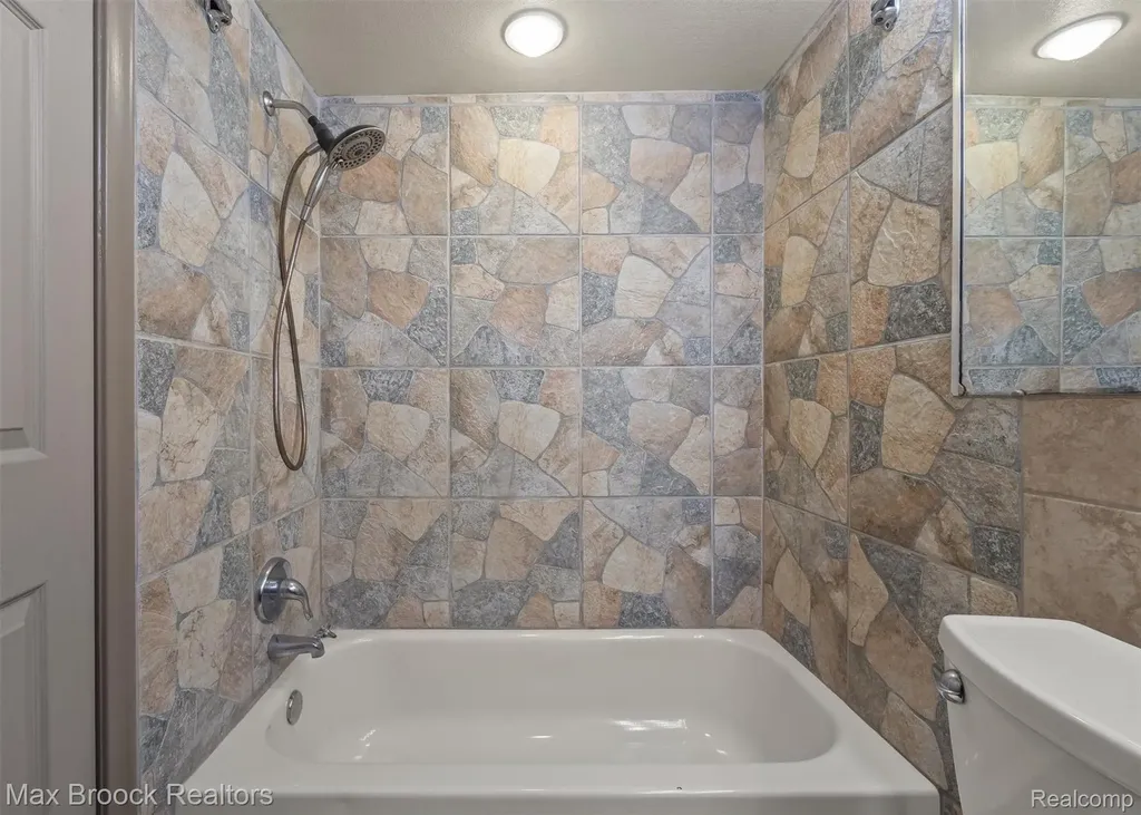 5312 Cambourne Place West Bloomfield Charter Township MI 48322